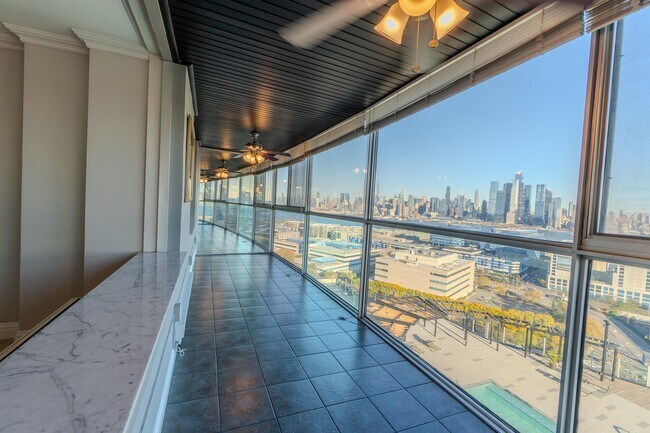 Building Photo - 380 Mountain Rd