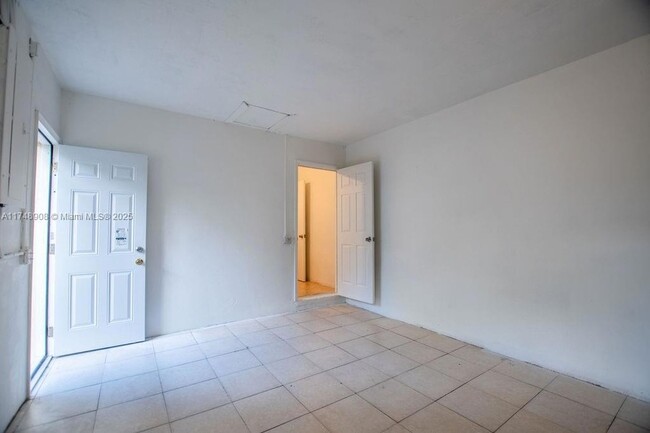 Building Photo - 1507 N 58th Ave