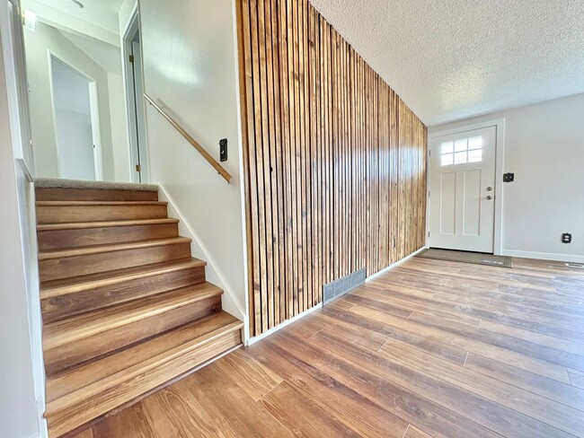 Building Photo - Renovated 3 Bed Home with Huge Yard & 2-Car Garage