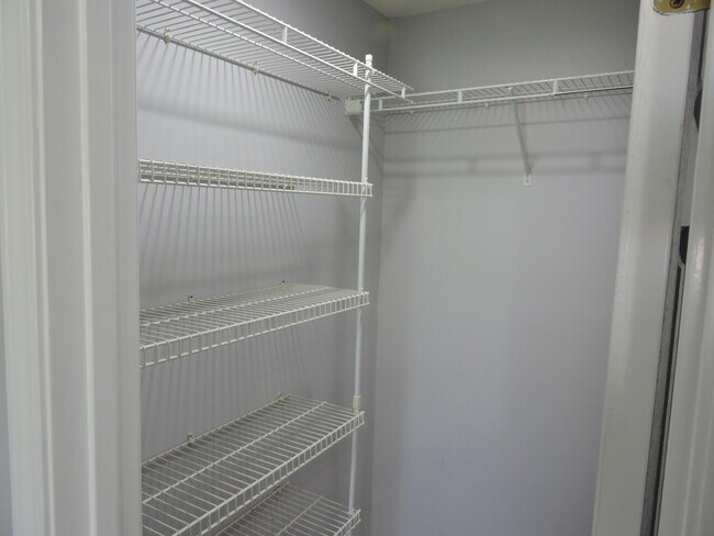 Building Photo - 211 Westview Dr