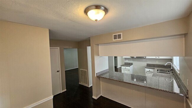 Building Photo - 18015 Autumn Hills Dr