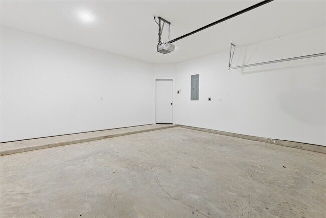 Building Photo - 812 Elkhart St
