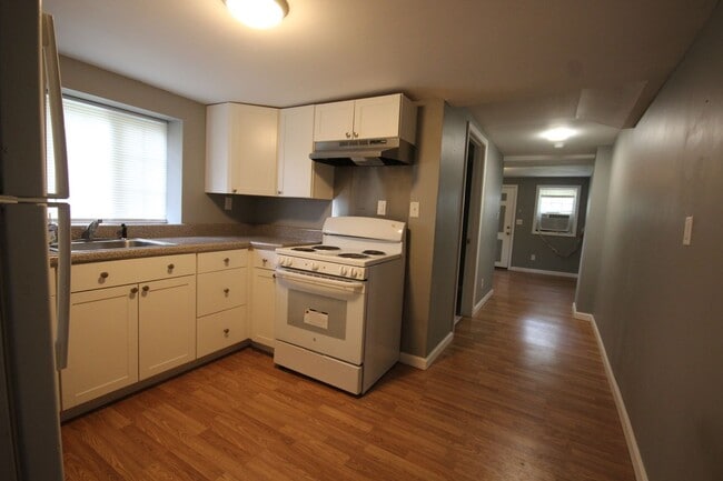 Building Photo - 1 Bedroom 1 Bathroom in St. Elmo! Laundry ...
