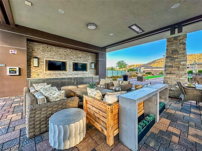 Building Photo - 6714 Desert Crimson St