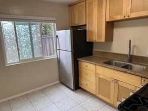 Building Photo - Remodeled 2 Bed/1 Bath unit in North Park w/ Private Yard!