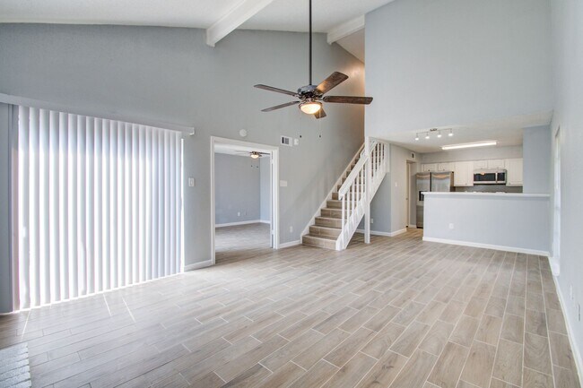 Building Photo - Remodeled 3 Bed / 2 Bath townhome at The B...