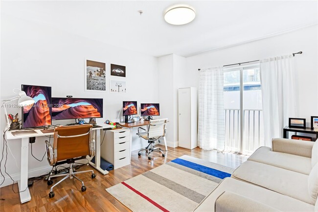 Building Photo - 1611 SW 2nd Ct