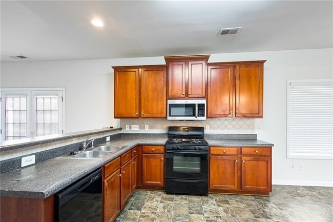 Building Photo - 34 Persian Ivy Way