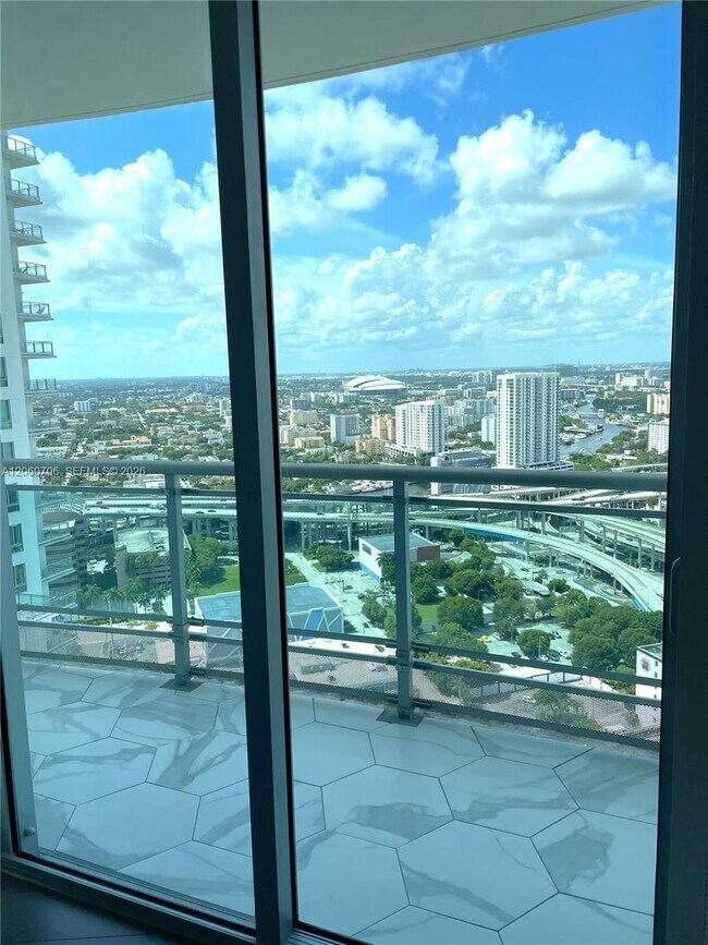 Building Photo - 350 S Miami Ave
