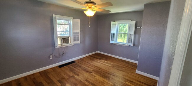 Master Bedroom - 1037 E Prospect St