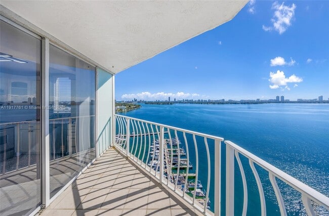 Primary Photo - 7601 E Treasure Dr