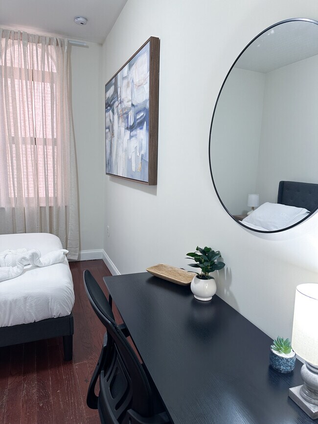 Building Photo - 207 N 11th St