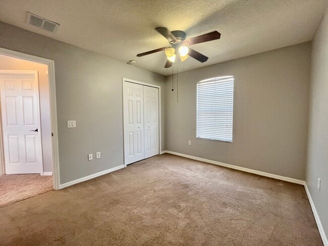 Building Photo - Hunter's Creek - 3 Bedroom, 2.5 Bathroom T...