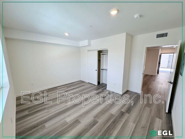 Building Photo - 10505 Hawthorne Blvd