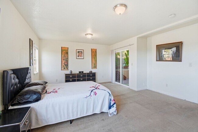 Building Photo - 9028 Burr St