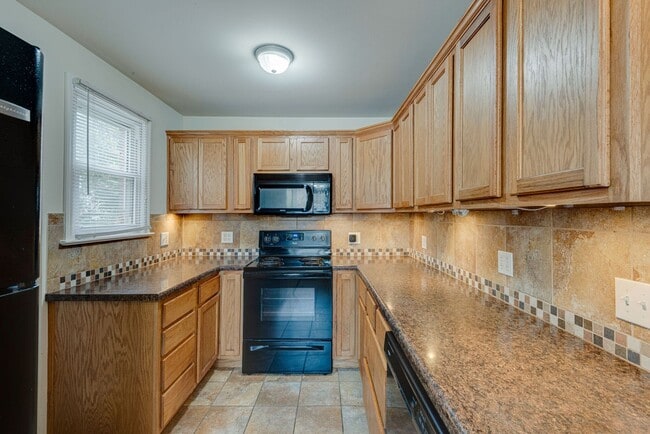 Building Photo - 3bed 2bath West End Home