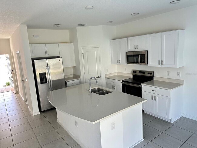 Building Photo - 2946 Canary Ave