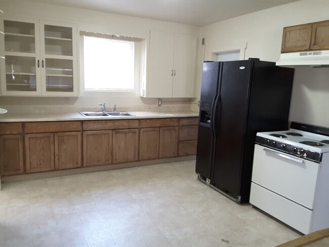 Building Photo - ONLY $1,600 PER MONTH FOR THIS SUPER CUTE, SINGLE FAMILY HOME WITH FINISHED BASEMENT - VERY CLOSE...