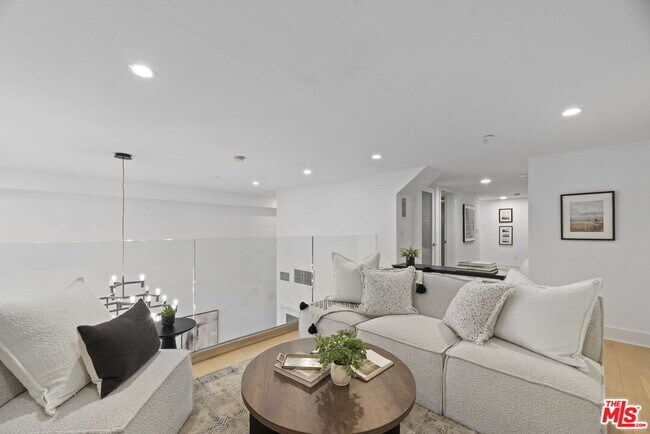 Building Photo - 600 Ridgeley Dr