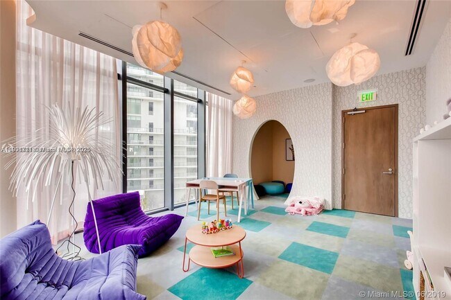 Building Photo - 650 NE 32nd St