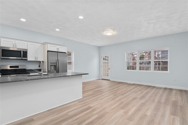 Building Photo - 45 Windsor Rd