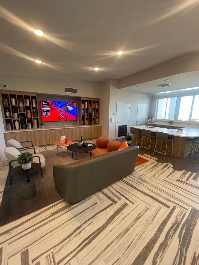 Building Photo - 710 SE 22nd St