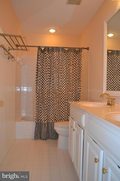 Building Photo - 9443 Van Arsdale Dr