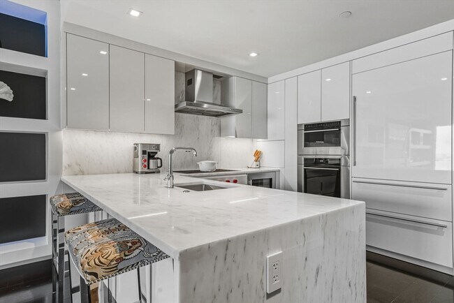 Building Photo - 150 Seaport Blvd