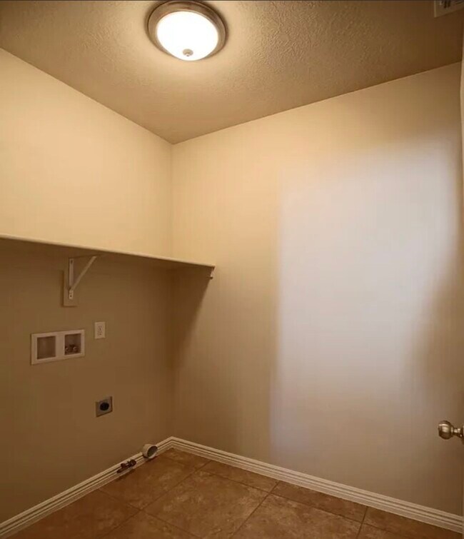 Building Photo - 1456 Clinton Way