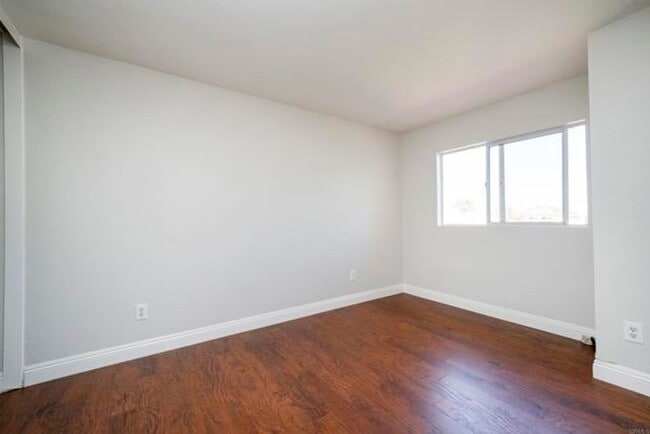 Building Photo - Beautiful 4Br/2.5Ba Home With Private Yard In Shadowridge!!