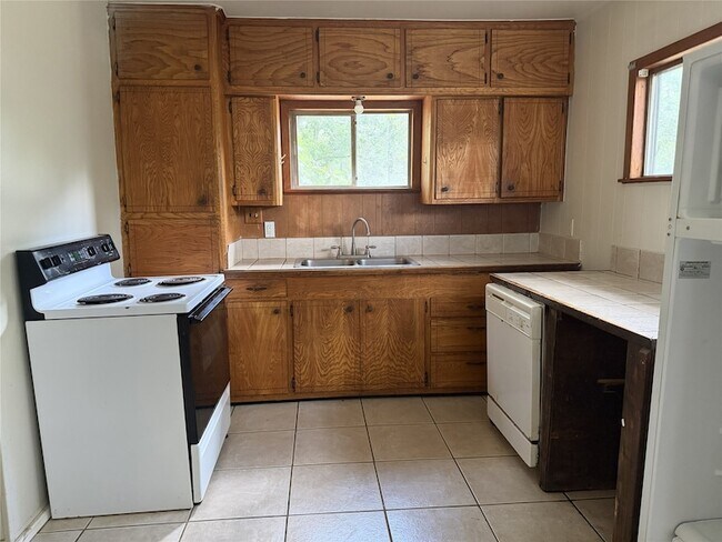 Building Photo - 5958 Skylane Dr