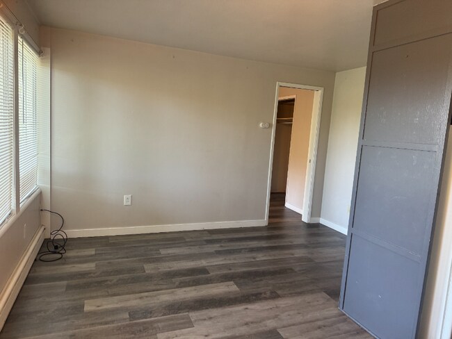 Building Photo - 4742 22nd Ave NE