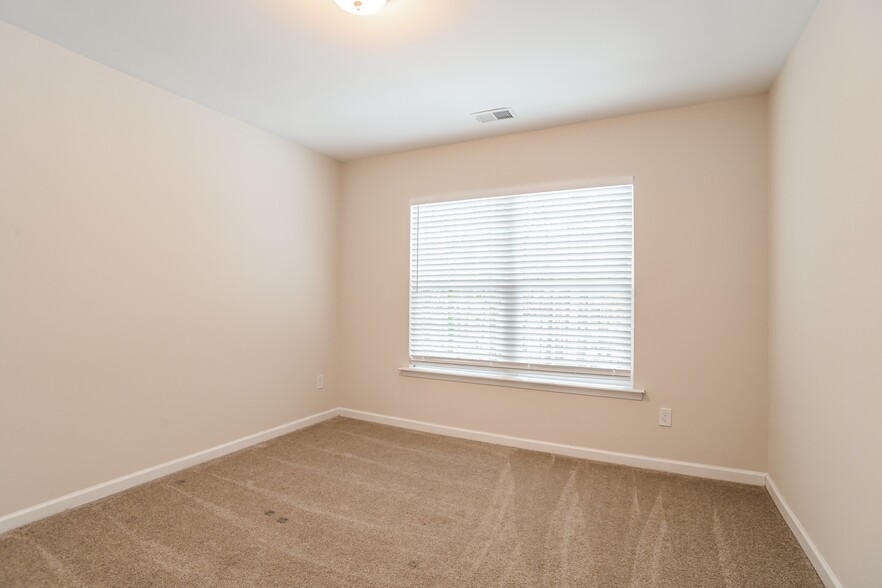 Building Photo - 7823 Bellhaven Blvd