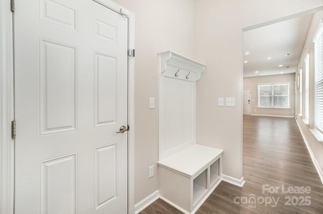 Building Photo - 5710 Gulch Pl