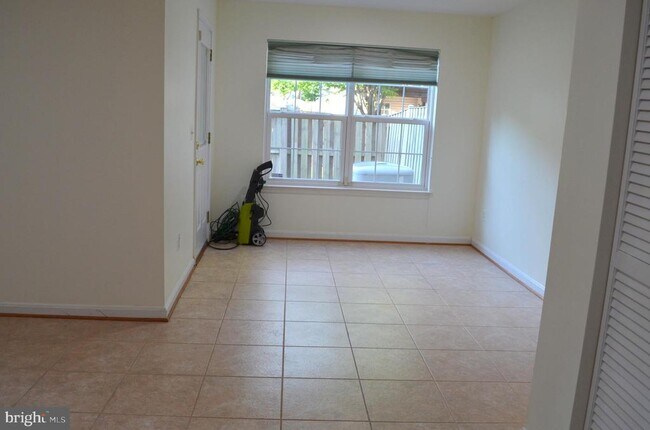 Building Photo - 43090 Sherbrooke Terrace