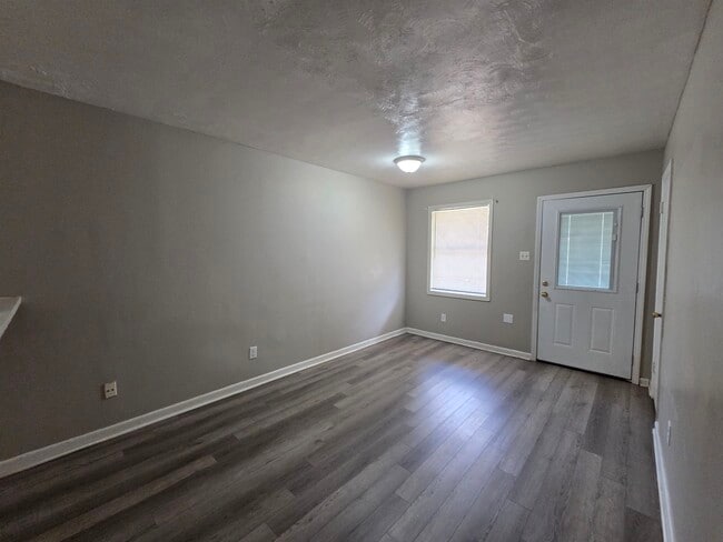 Building Photo - 3021 Ashwood St