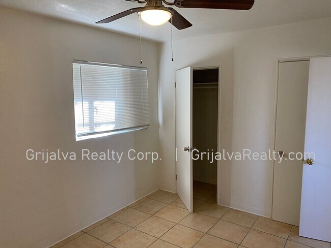 Building Photo - 4525 E 17th St