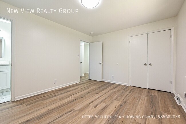 Building Photo - 5121 Farm Pond Ln