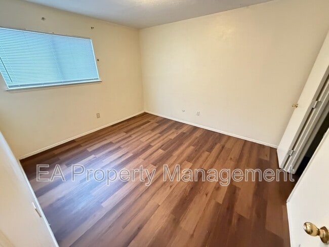 Building Photo - 12200 Candelaria Rd NE