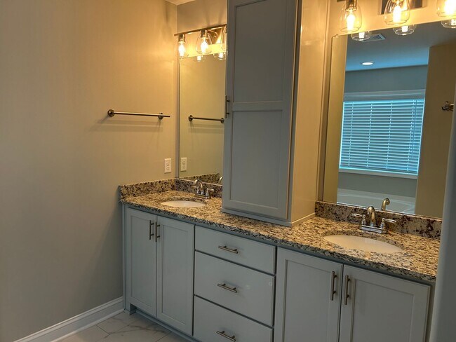 Building Photo - 287 Waystation