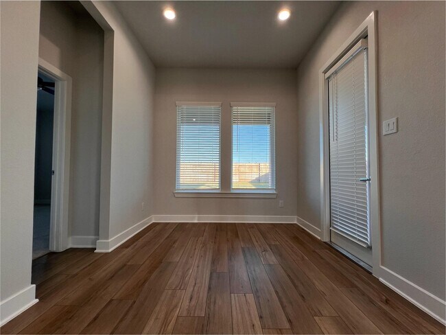 Building Photo - 7618 Coral Lk Dr