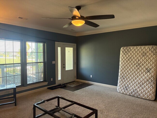 Building Photo - 4207 Gladden Ln
