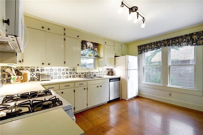 Building Photo - 101 Short St