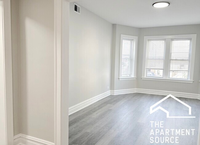 Building Photo - 2937 N Fairfield Ave