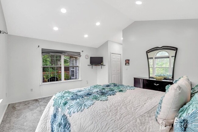 Building Photo - 10 Sawgrass Ct