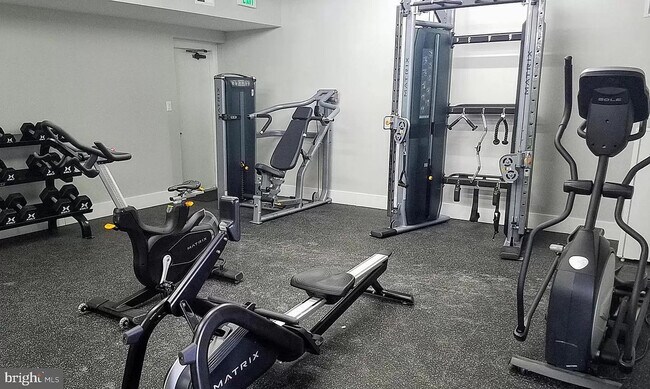 Building Photo - 327 Homeland Southway