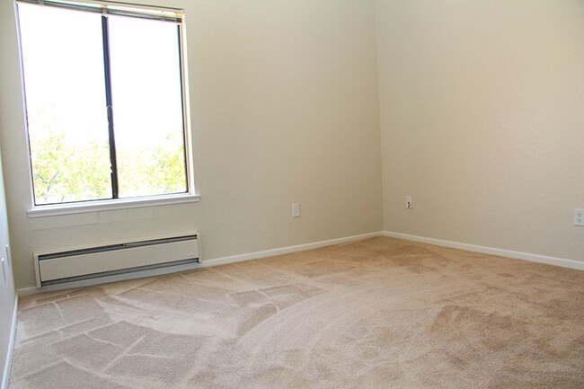 Building Photo - 2 Bedroom 2 Bath Condo in Central Fremont