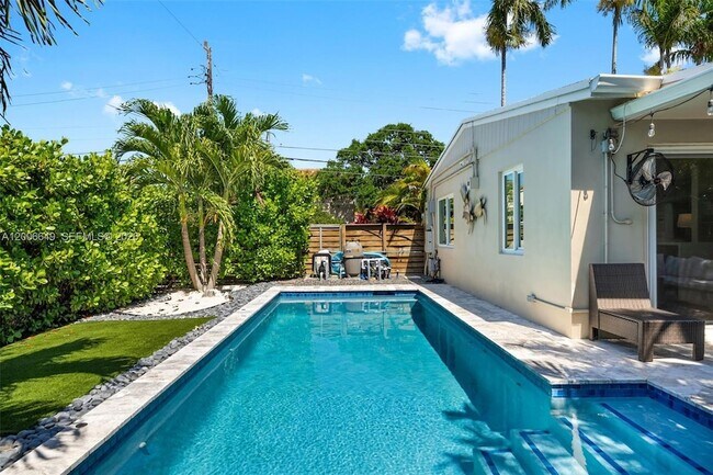 Building Photo - 930 N 11th Ct