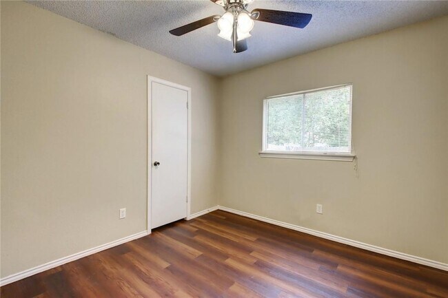 Building Photo - 5822 Shreveport Dr