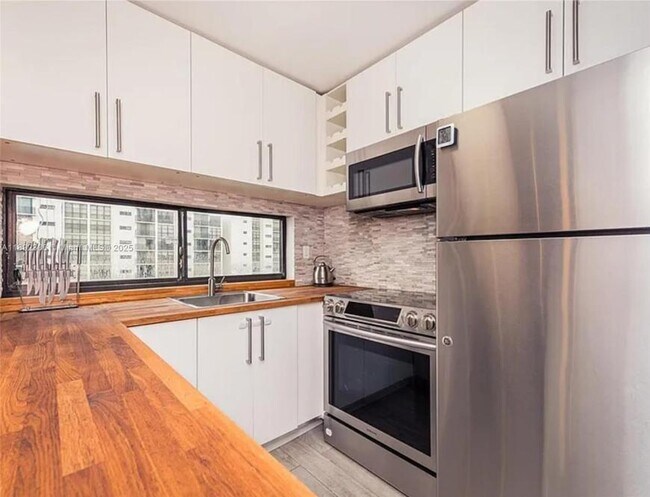 Building Photo - 1 bedroom in Sunny Isles Beach FL 33160